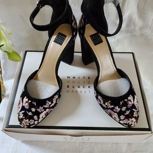 White House & Black Market New Black sandals with embroidery 7.5 NWOT